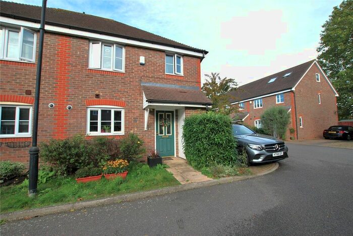 3 Bedroom Semi-Detached House To Rent In Bicknell Close, Guildford, Surrey, GU1