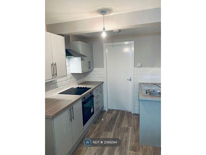 2 Bedroom Flat To Rent In Spring Gardens, Lytham St. Annes, FY8