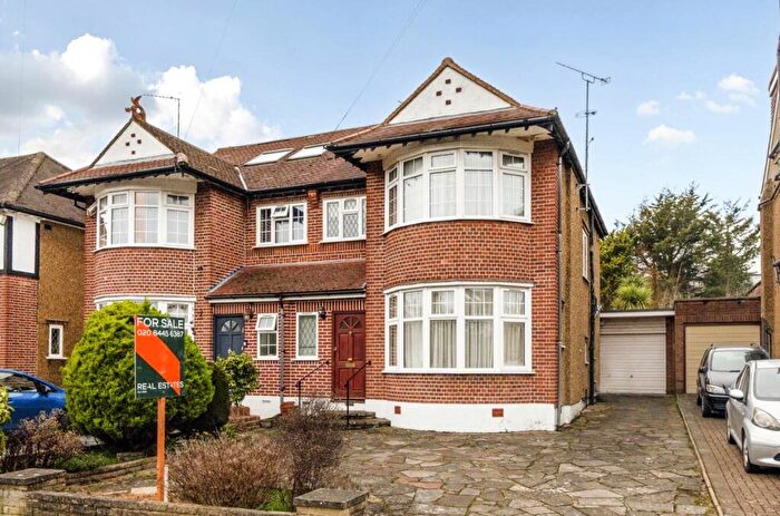 3 Bedroom Semi Detached House For Sale In Lynton Mead, Totteridge, N20