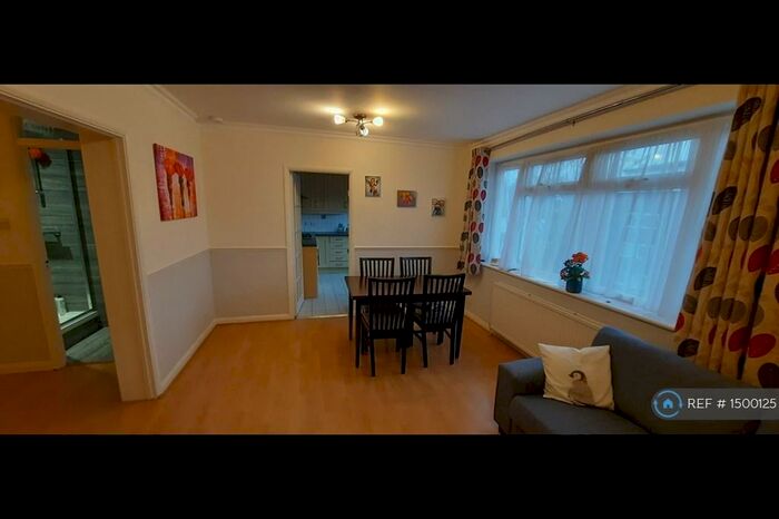 2 Bedroom Flat To Rent In Sunningfield Road, London, NW4