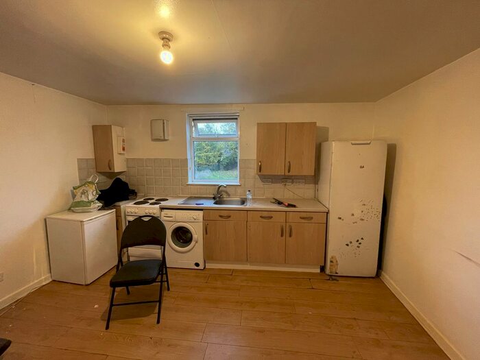 2 Bedroom Flat To Rent In Firth Park Road, Wn, S5