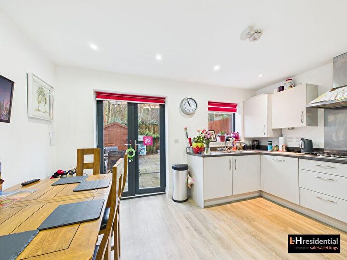 3 Bedroom Terraced House For Sale In Studio Way, Borehamwood, WD6