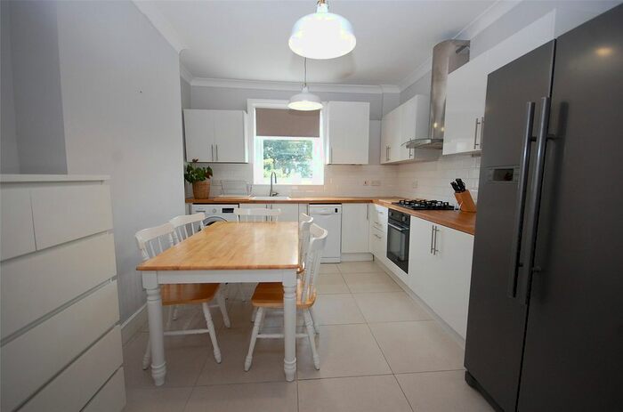 3 Bedroom Flat To Rent In Station Road, Finchley, N3