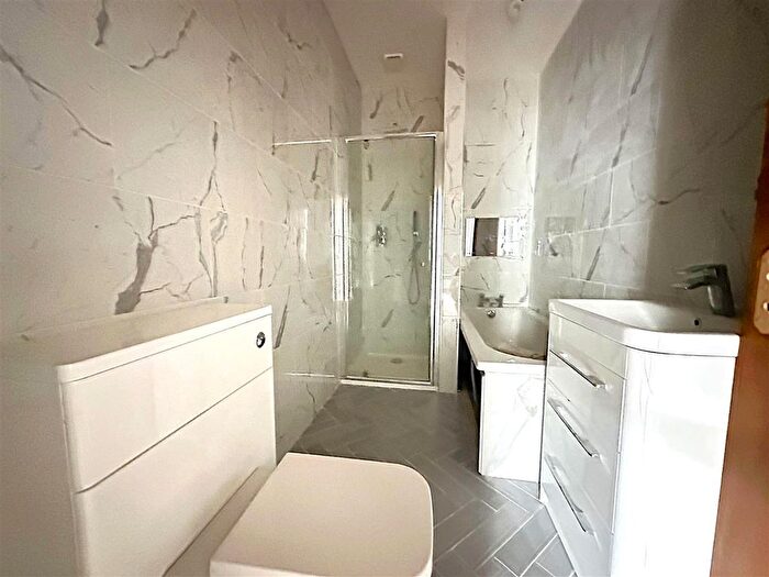 2 Bedroom Flat For Sale In Esplanade, Scarborough, YO11