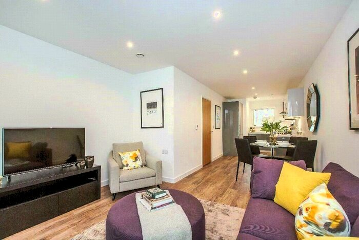 2 Bedroom Apartment To Rent In New Cross Road, London, SE14