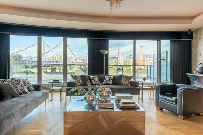 2 Bedroom Apartment To Rent In Queenstown Road, Battersea, SW11