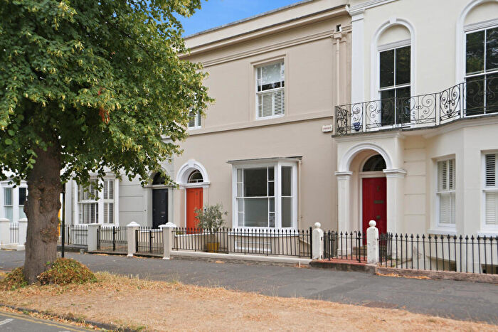 5 Bedroom Town House For Sale In Beauchamp Avenue, Leamington Spa, Warwickshire, CV32