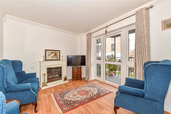 2 Bedroom Flat For Sale In Commercial Road, Paddock Wood, Tonbridge, Kent, TN12