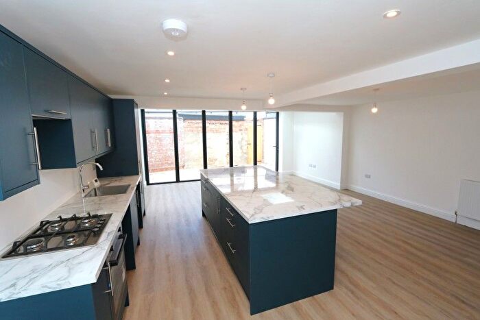 4 Bedroom Flat To Rent In Kingston Upon Thames, KT1
