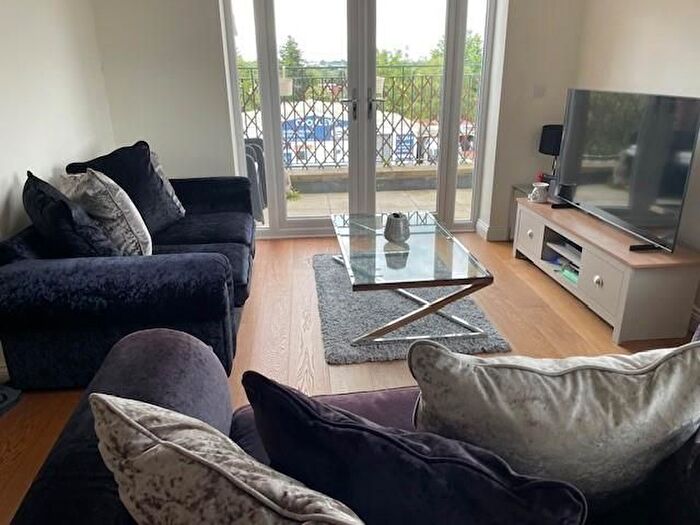 2 Bedroom Flat To Rent In Winton Approach, Croxley Green, Rickmansworth, WD3