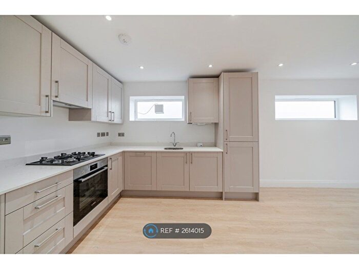 1 Bedroom Flat To Rent In West Hill, South Croydon, CR2