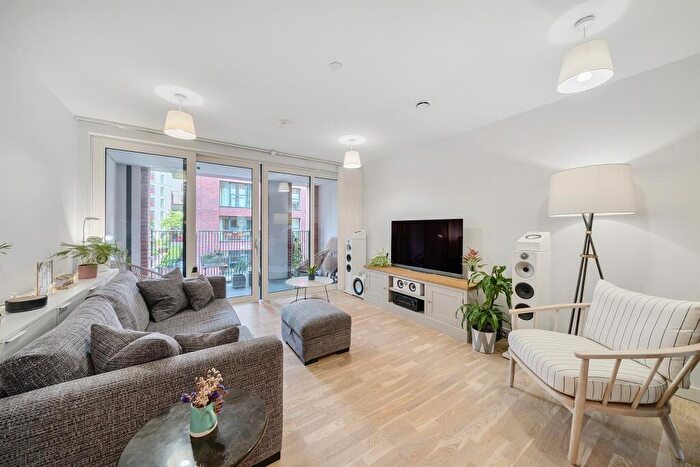 2 Bedroom Apartment For Sale In Heygate Street, London, SE17