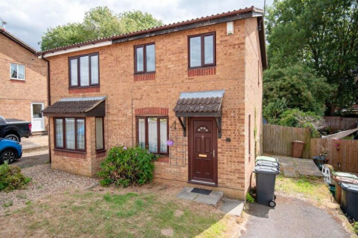 2 Bedroom Semi-Detached House To Rent In Linnet Close, Wellingborough, NN8