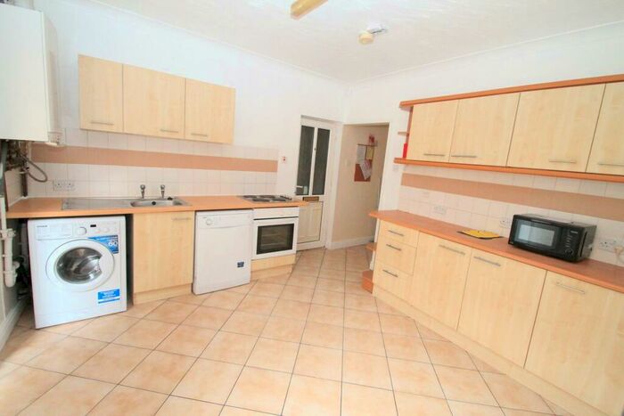 4 Bedroom Terraced House To Rent In Victoria Terrace, - Bed, LN1