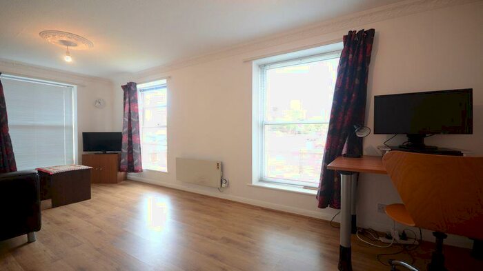 1 Bedroom Apartment To Rent In Sidmouth Court, Reading, RG1