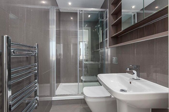 2 Bedroom Flat To Rent In Anaconda Cut, Greengate, M3