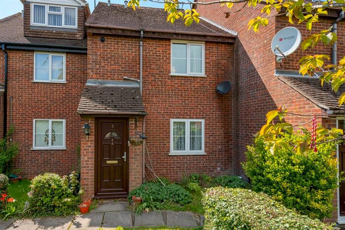 1 Bedroom Flat To Rent In Kings Mews, George Street, Old Town, Hemel Hempstead, Hertfordshire, HP2