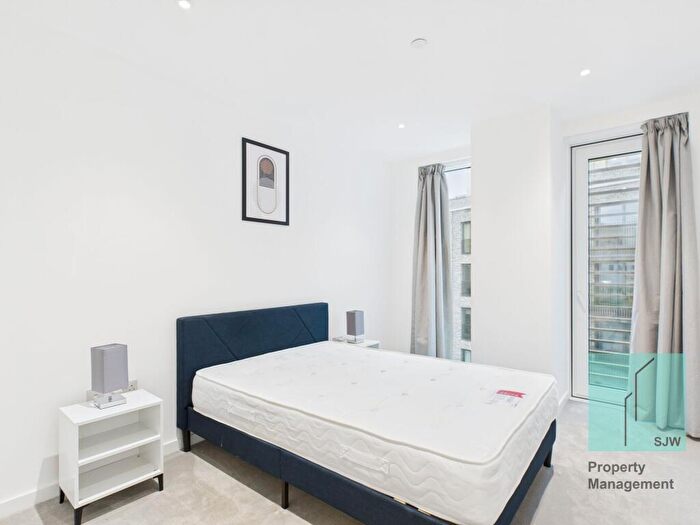 2 Bedroom Apartment To Rent In Cendal Crescent, Bouchon Point, E1