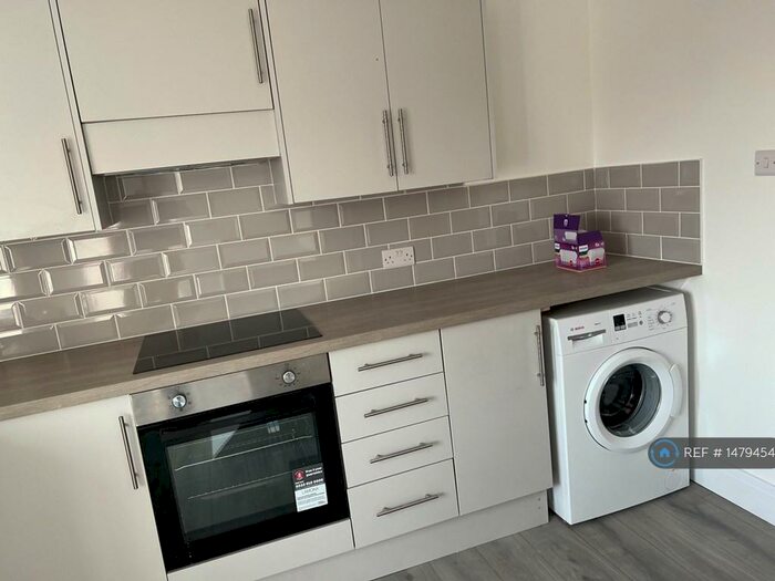 2 Bedroom Flat To Rent In Trussell Close, Winchester, SO22