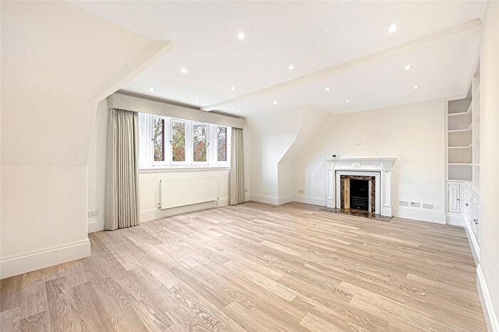 2 Bedroom Flat To Rent In Cadogan Gardens, London, SW3