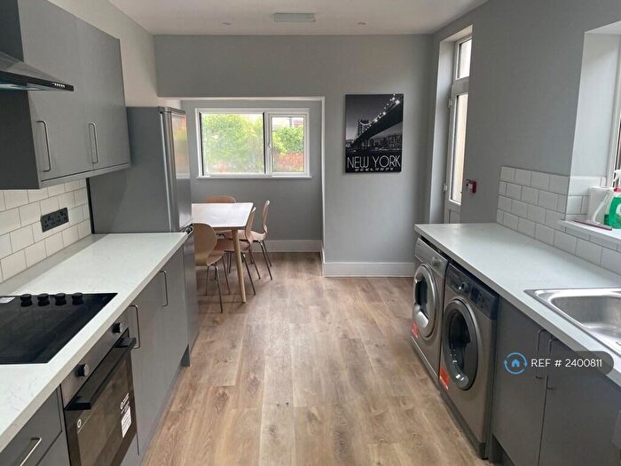 5 Bedroom Semi-Detached House To Rent In Brook Road, Bristol, BS16