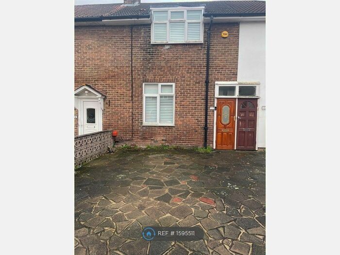 2 Bedroom Terraced House To Rent In Roundtable Road, Kent, BR1