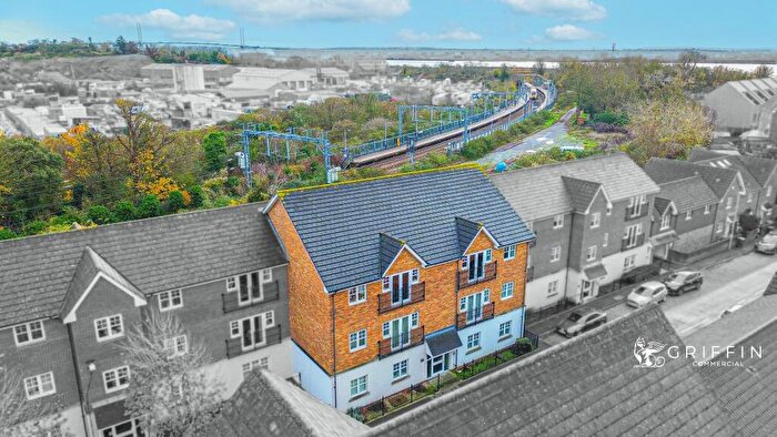 2 Bedroom Flat For Sale In Caspian Way, Purfleet-On-Thames, RM19