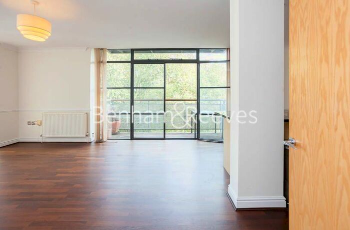2 Bedroom Flat To Rent In Ferry Lane, Brentford, TW8