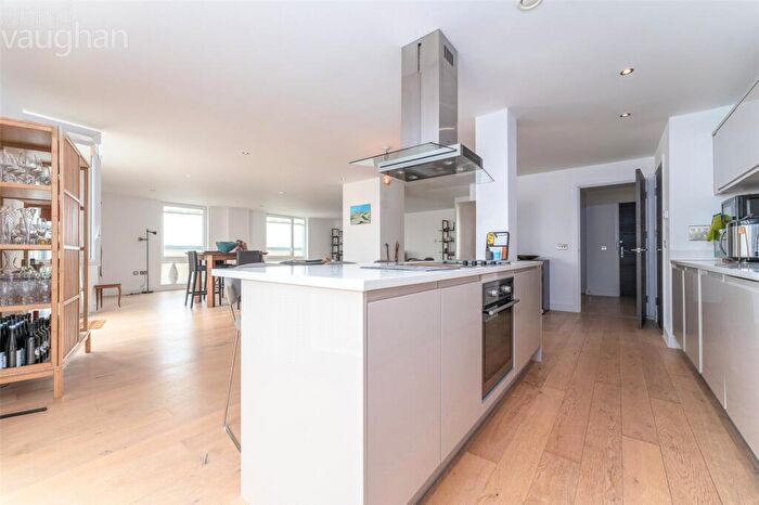 3 Bedroom Flat To Rent In The Boardwalk, Brighton Marina, BN2