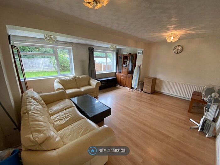 5 Bedroom Semi-Detached House To Rent In Glendon Crescent, Ashton-Under-Lyne, OL6