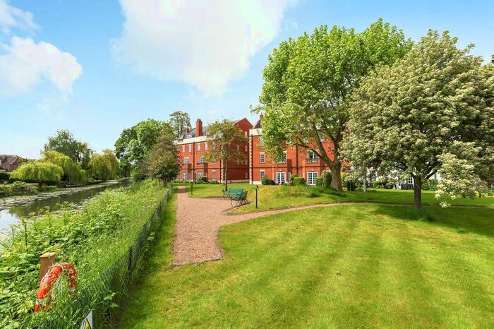 1 Bedroom Flat To Rent In Catherine Howard House, East Molesey, KT8