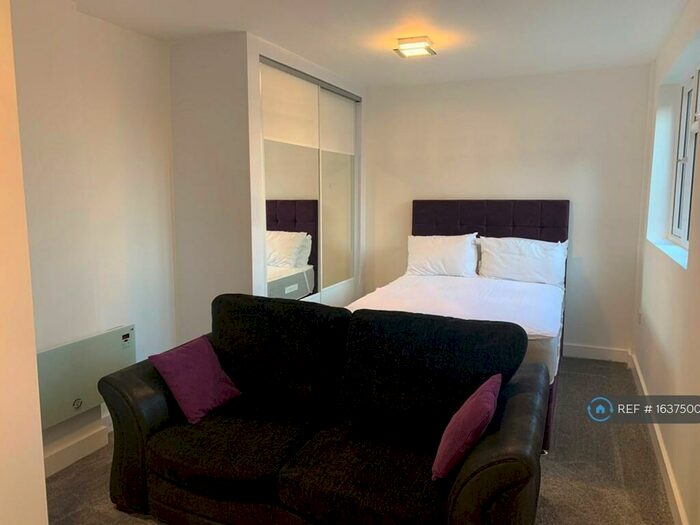 Studio To Rent In Boundary Drive, Slough, SL2