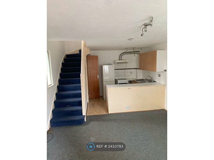 1 Bedroom Detached House To Rent In Tall Trees, Colnbrook, Slough, SL3