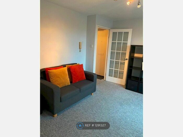 1 Bedroom Flat To Rent In Percy Gardens, Surrey KT4