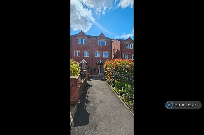 4 Bedroom Terraced House To Rent In Hexagon Close, Manchester, M9