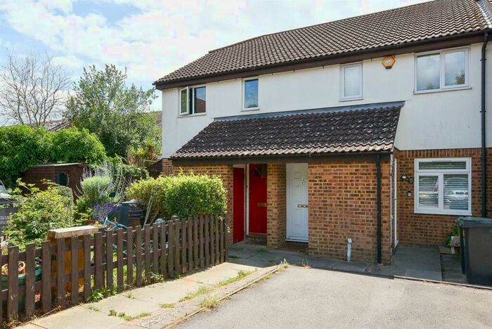 1 Bedroom Flat To Rent In Hawkes Road, Eccles, ME20