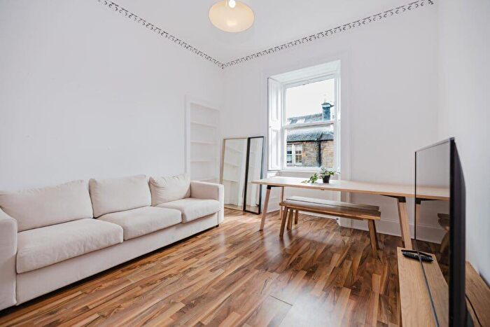 2 Bedroom Flat To Rent In L Drumdryan Street, Edinburgh, EH3