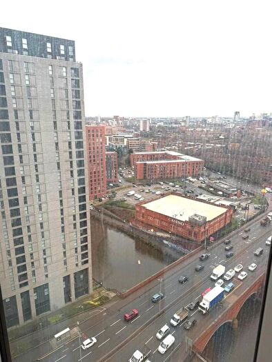 2 Bedroom Flat To Rent In Trinity Way, Manchester, M3
