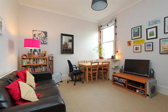 1 Bedroom Flat To Rent In Balham Park Road, SW12