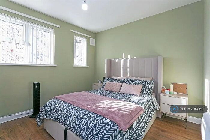 2 Bedroom Flat To Rent In Boveney Close, Slough, SL1