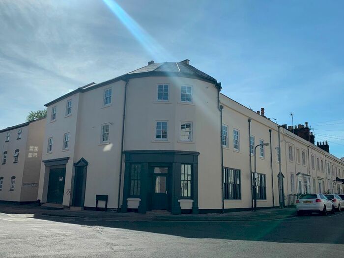 2 Bedroom Flat To Rent In Mill View Apartment, New Steet, CV31