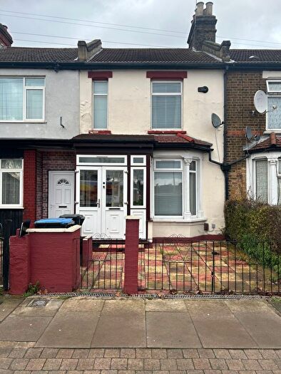 3 Bedroom Terraced House For Sale In Aberdeen Road, London, N18