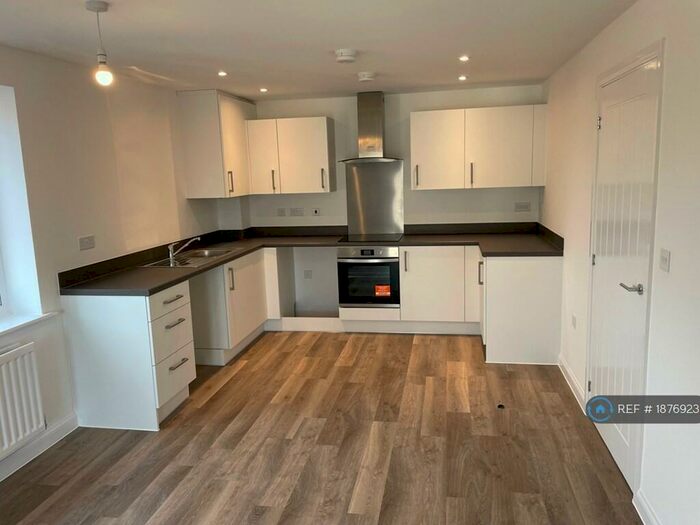 2 Bedroom Flat To Rent In Ridge Close, Cheltenham, GL52