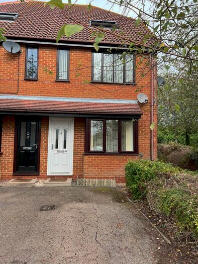 1 Bedroom Flat To Rent In Bergamot Gardens, Walnut Tree, Milton Keynes, MK7