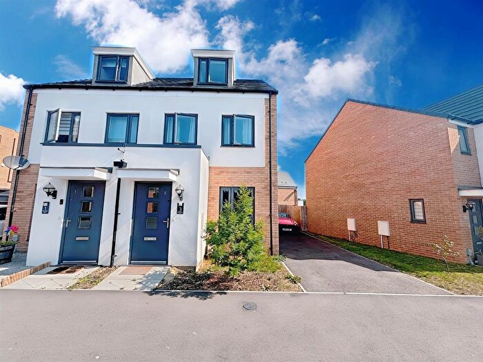 3 Bedroom Semi-Detached House To Rent In Brookfield Drive, Stanford-Le-Hope, SS17