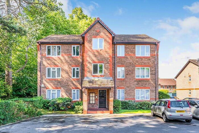 2 Bedroom Flat To Rent In Nutfield Court, Southampton, SO16