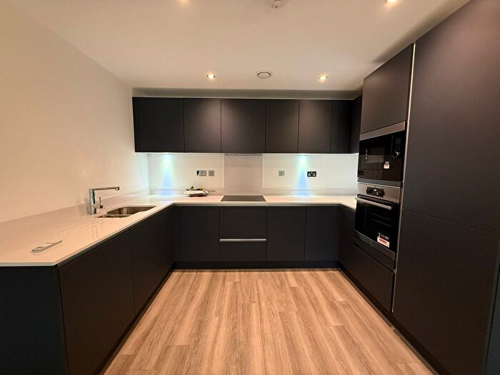 2 Bedroom Flat To Rent In Green Lanes, Southgate, N21