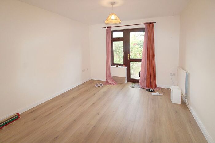 1 Bedroom Maisonette To Rent In Field End Close, Watford, WD19