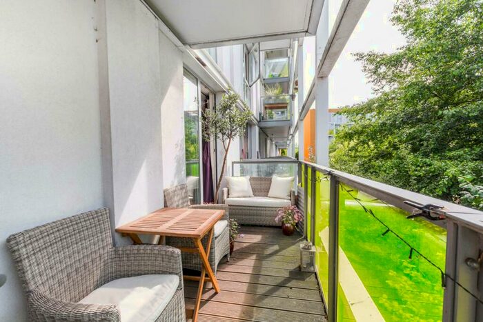 1 Bedroom Flat To Rent In New River Village, Hornsey, London, N8