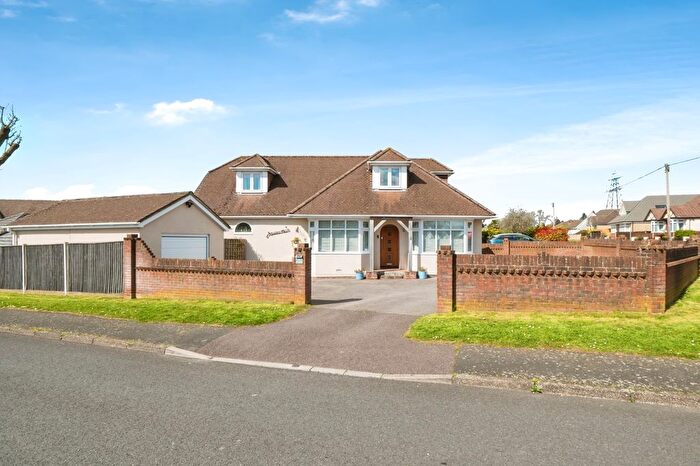 4 Bedroom Bungalow For Sale In Upton Crescent, Nursling, Southampton, Hampshire, SO16